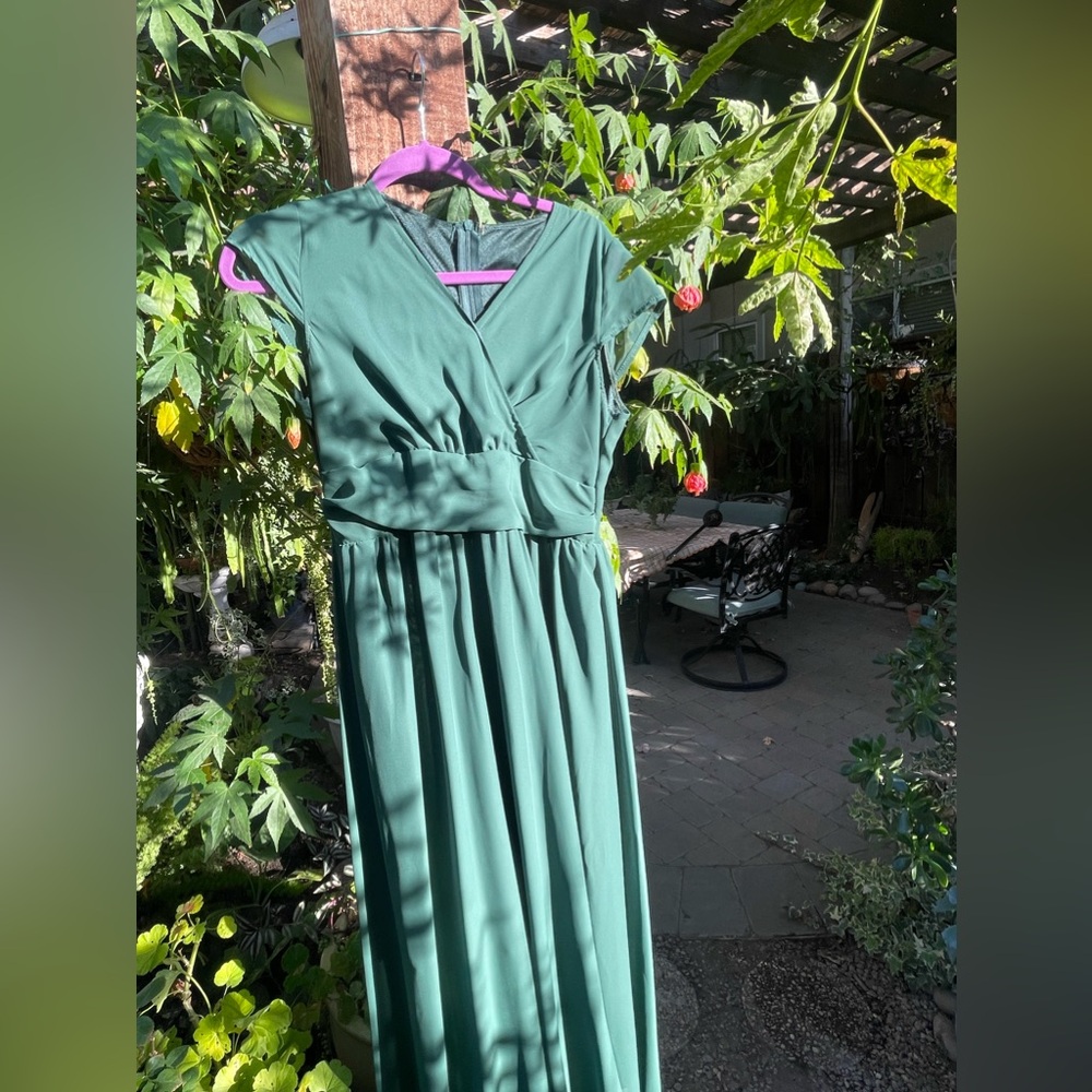 Hi I’m selling this custom fit bridesmaid dress!